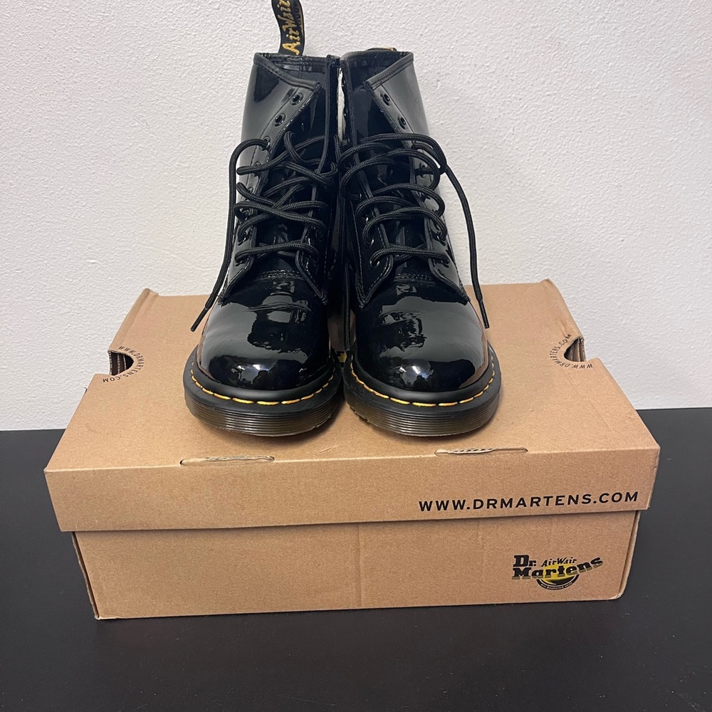 Dr. Martens Doc 1460 W Boots Black Patent Leather Size 6 - Picture 3 of 13